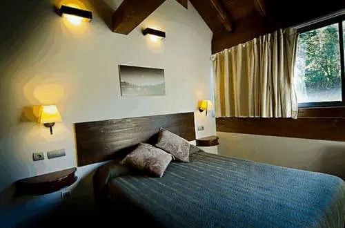 Habitación de la casona de Abamia